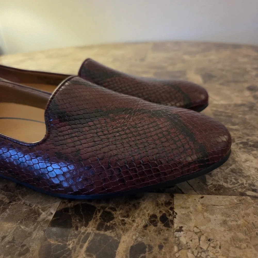 VIONIC sz 8 Willa Boa Snakeskin Print burgundy Leather‎ Loafers Flats shoes